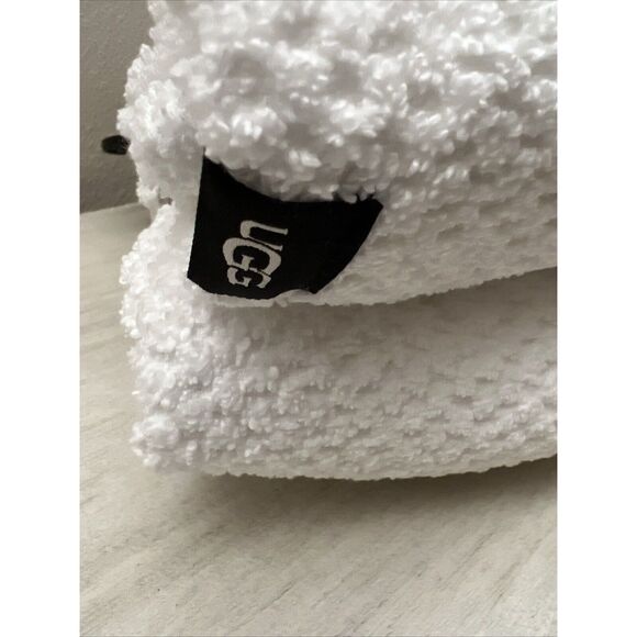 UGG Unisex Poppy Textured Bath Wrap One Size Adjustable 32 X 58” WHITE NEW!! - Picture 5 of 8